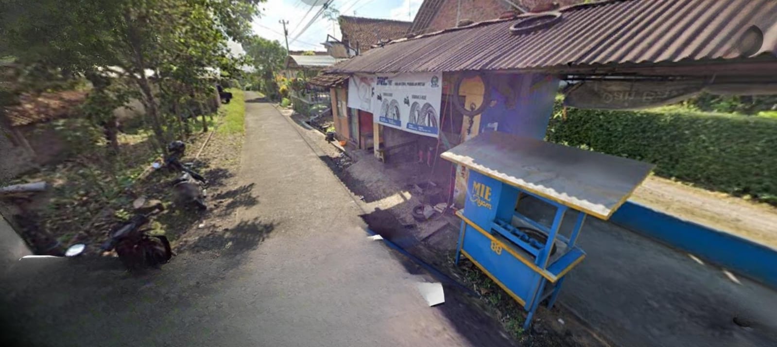 Tambal Ban dan Mie Ayam
